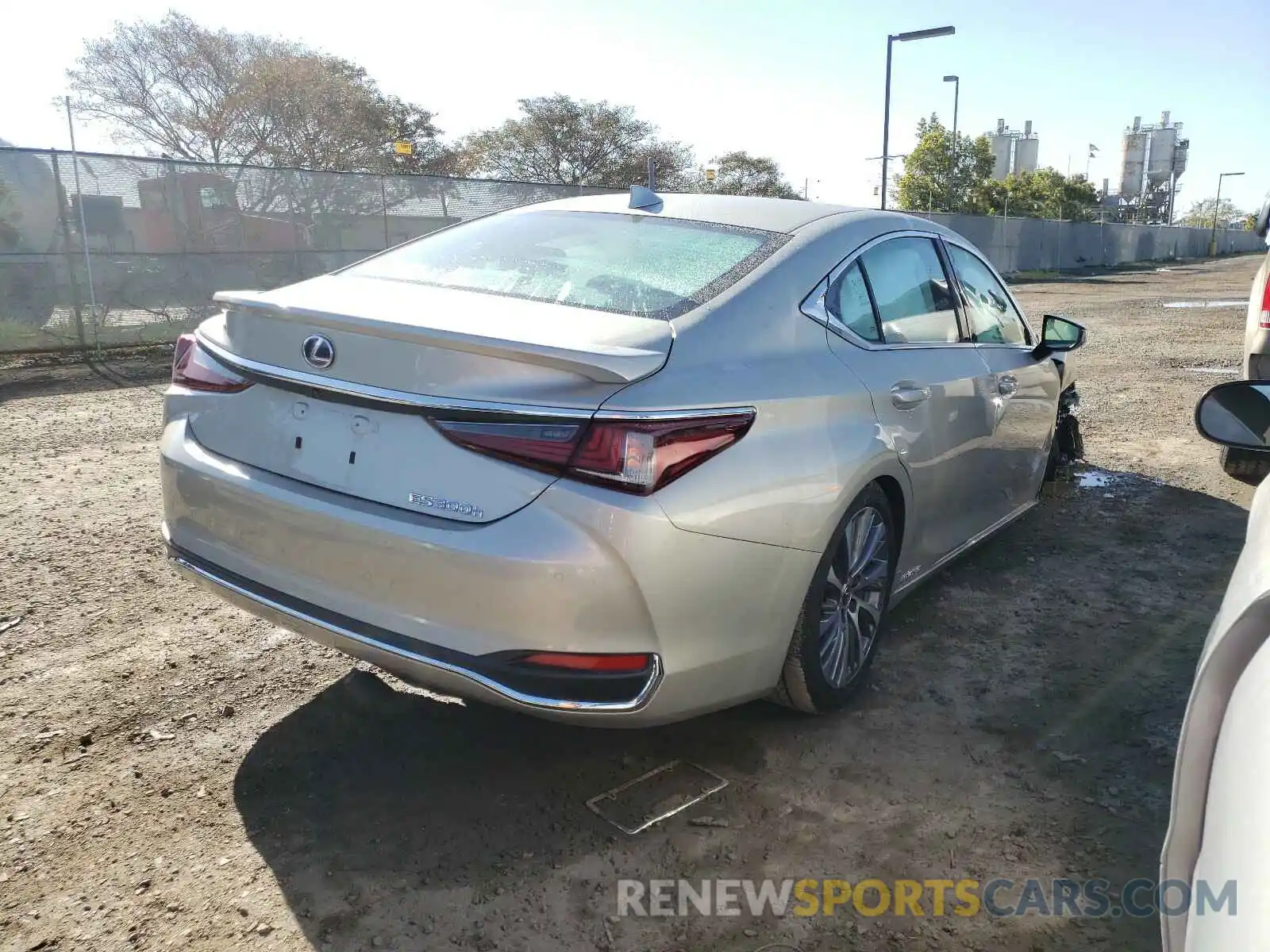 4 Photograph of a damaged car 58AD21B11LU012294 LEXUS ES300 2020