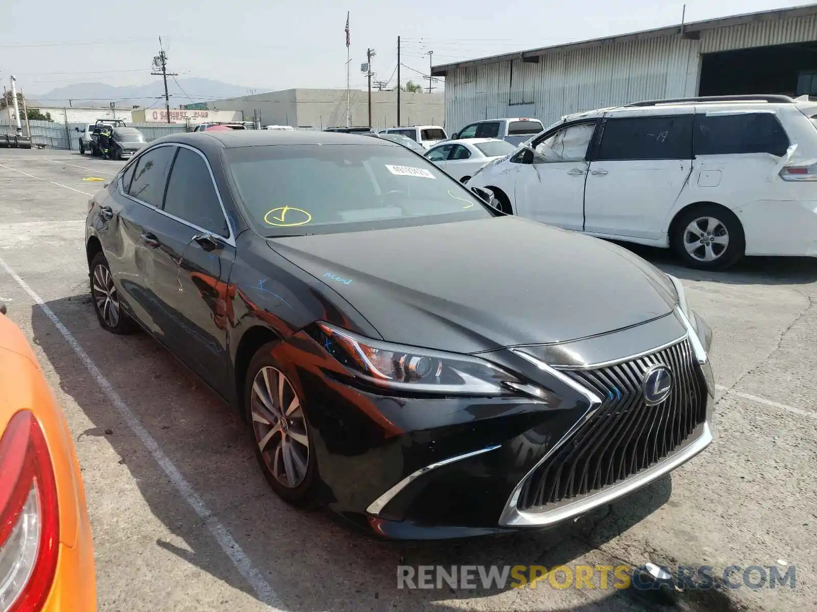 1 Photograph of a damaged car 58AD21B12LU004429 LEXUS ES300 2020