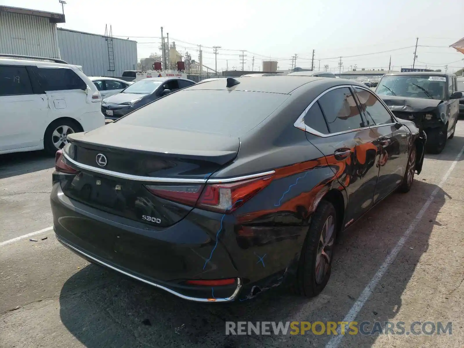 4 Photograph of a damaged car 58AD21B12LU004429 LEXUS ES300 2020