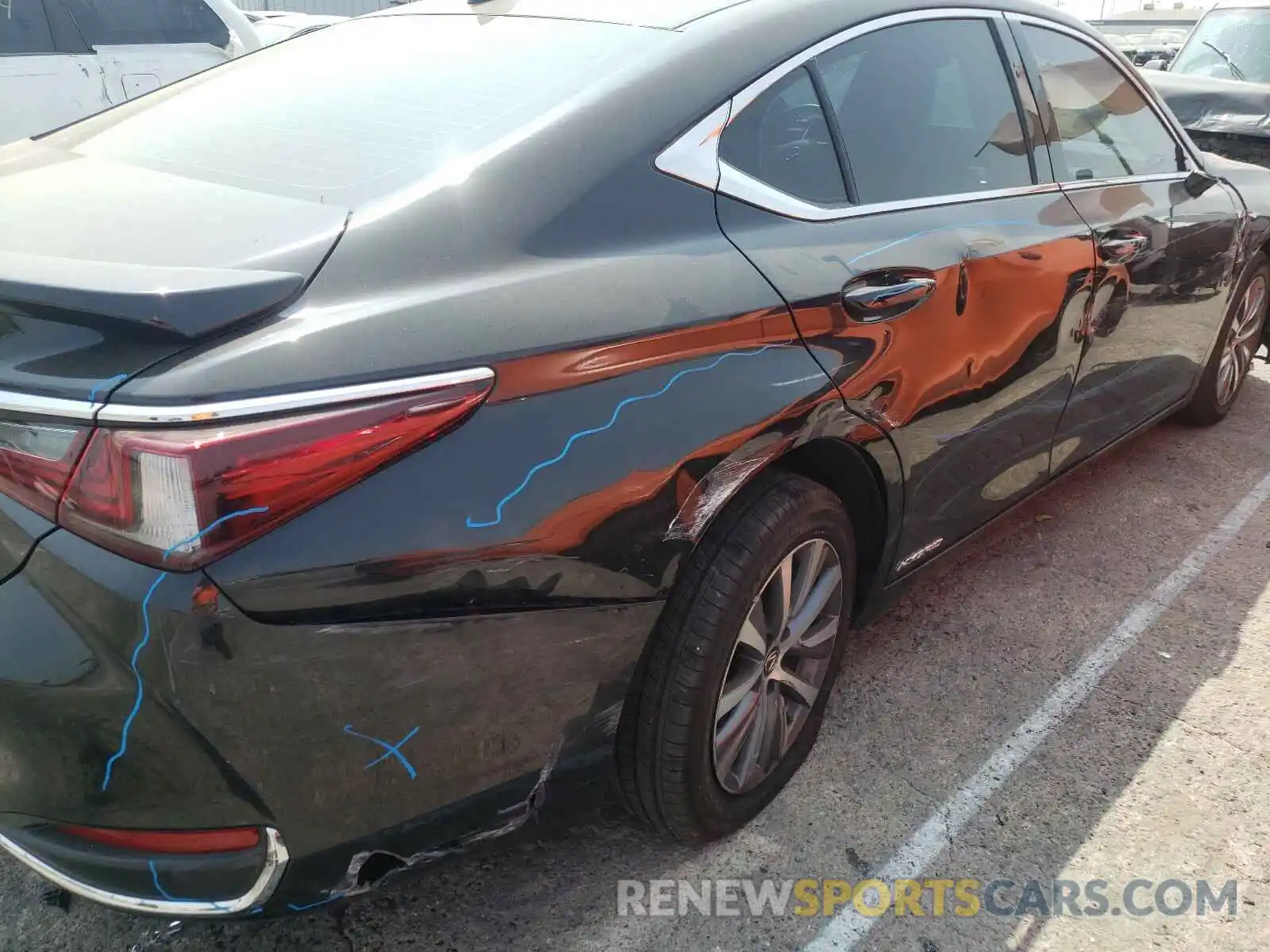 9 Photograph of a damaged car 58AD21B12LU004429 LEXUS ES300 2020