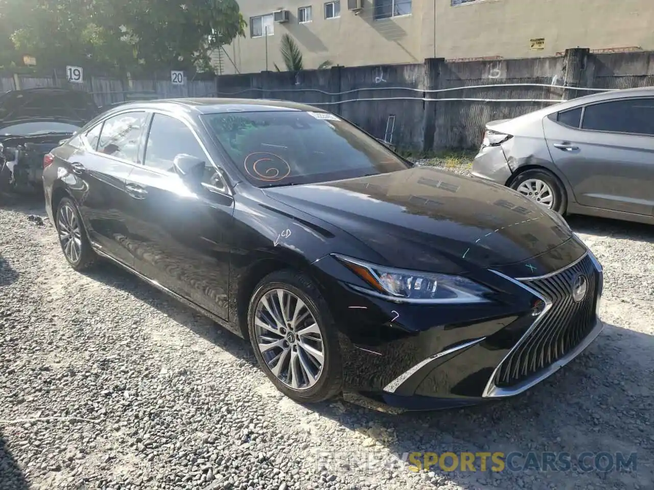 1 Photograph of a damaged car 58AD21B12LU009274 LEXUS ES300 2020