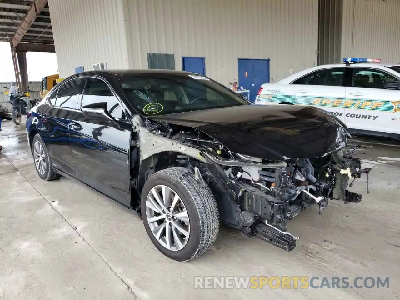 1 Photograph of a damaged car 58AD21B12LU012319 LEXUS ES300 2020