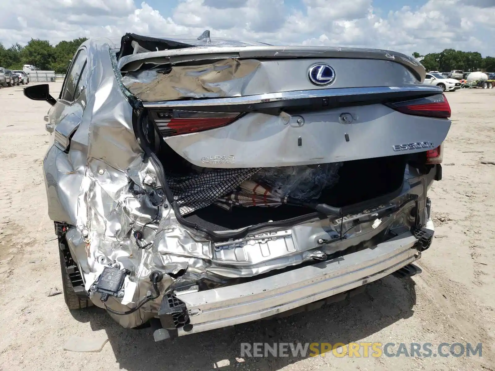 9 Photograph of a damaged car 58AD21B13LU005198 LEXUS ES300 2020