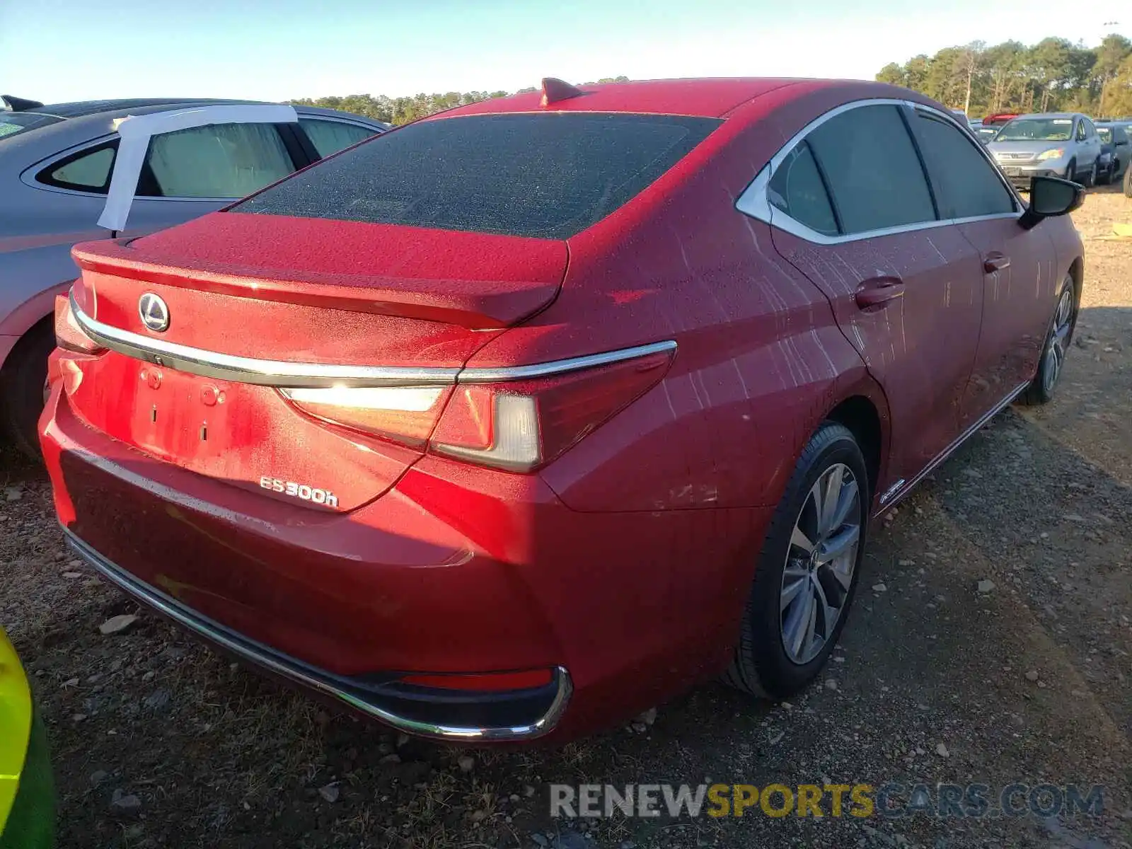 4 Photograph of a damaged car 58AD21B13LU009087 LEXUS ES300 2020