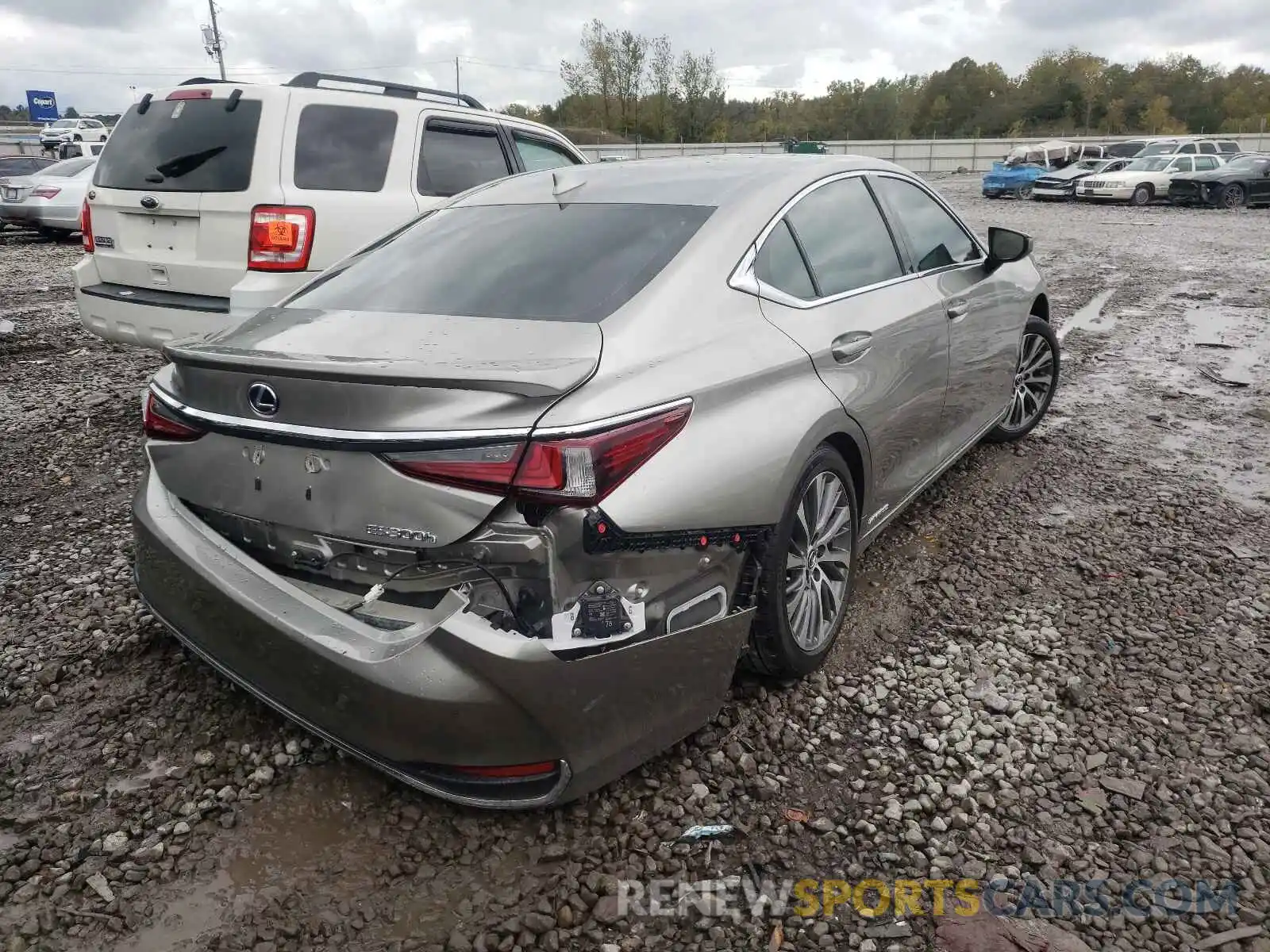 4 Photograph of a damaged car 58AD21B14LU006344 LEXUS ES300 2020