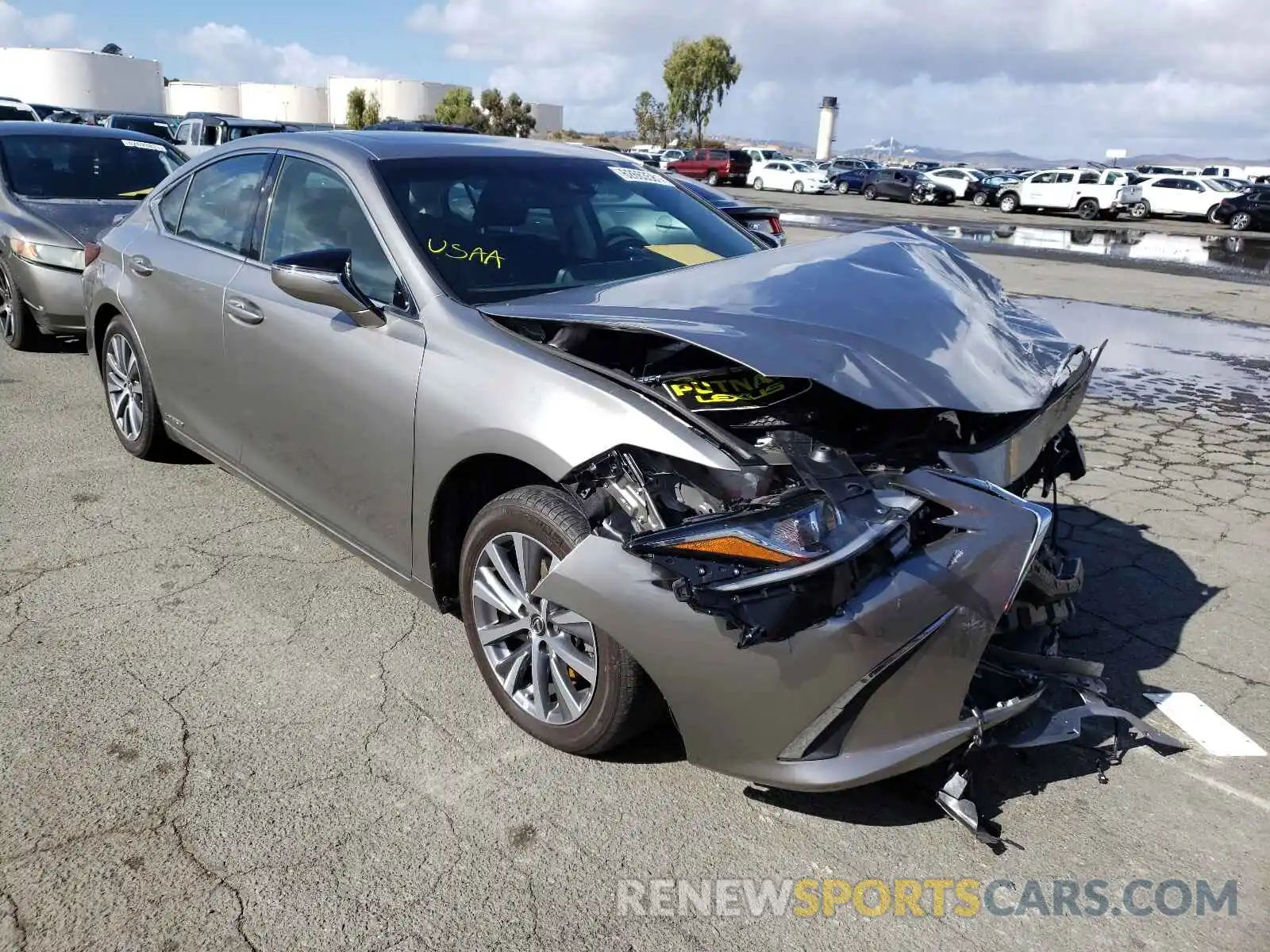 1 Photograph of a damaged car 58AD21B14LU009602 LEXUS ES300 2020