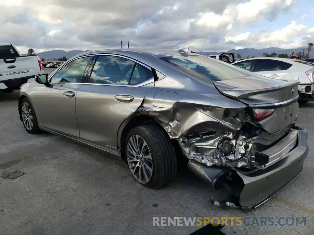 3 Photograph of a damaged car 58AD21B14LU011446 LEXUS ES300 2020