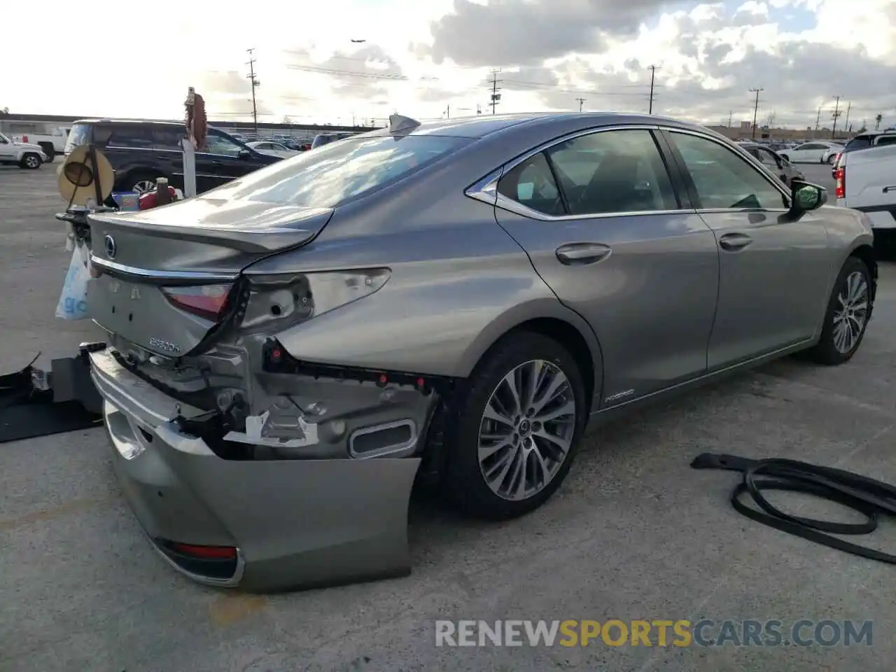 4 Photograph of a damaged car 58AD21B14LU011446 LEXUS ES300 2020