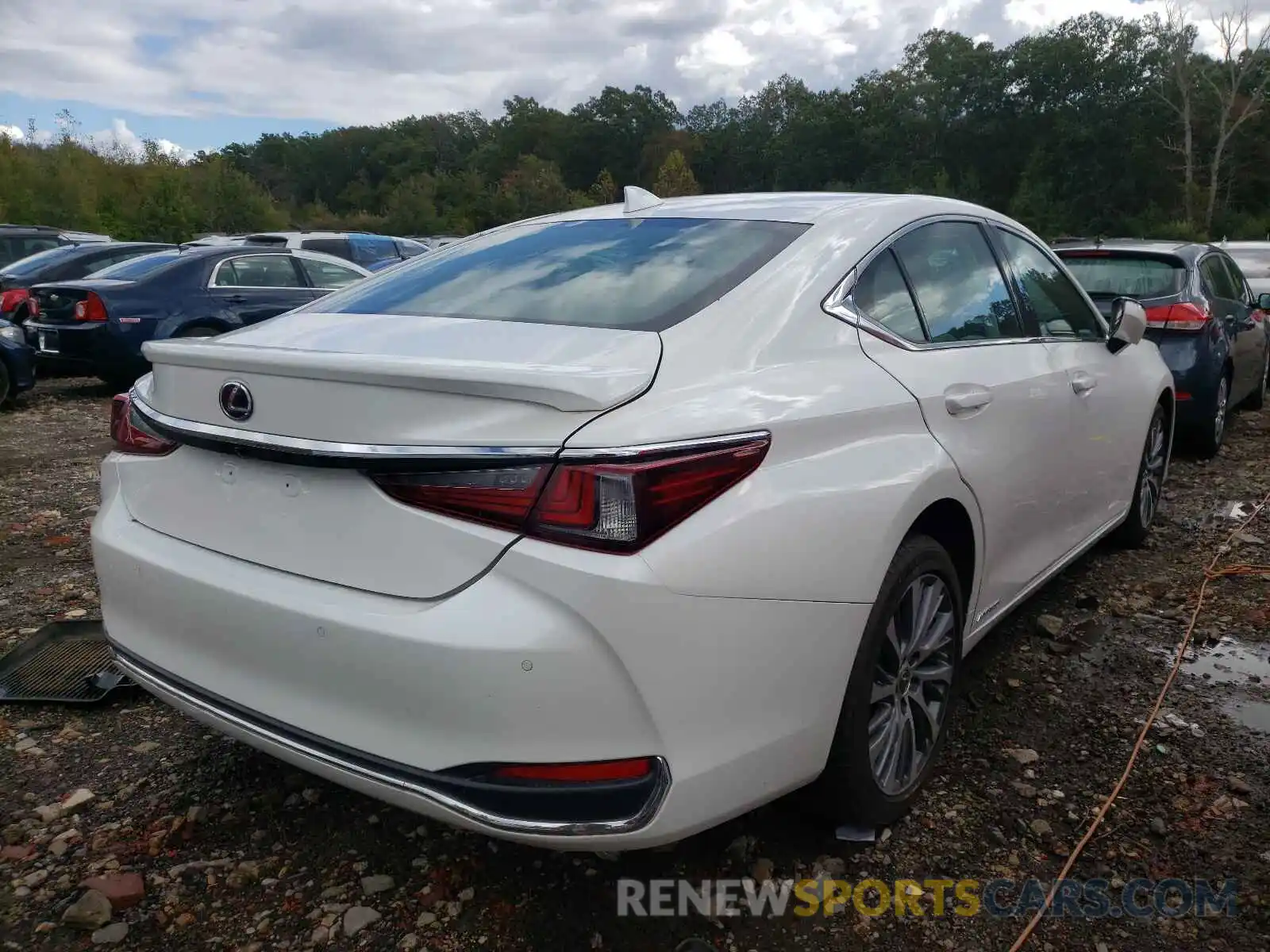 4 Photograph of a damaged car 58AD21B15LU005753 LEXUS ES300 2020