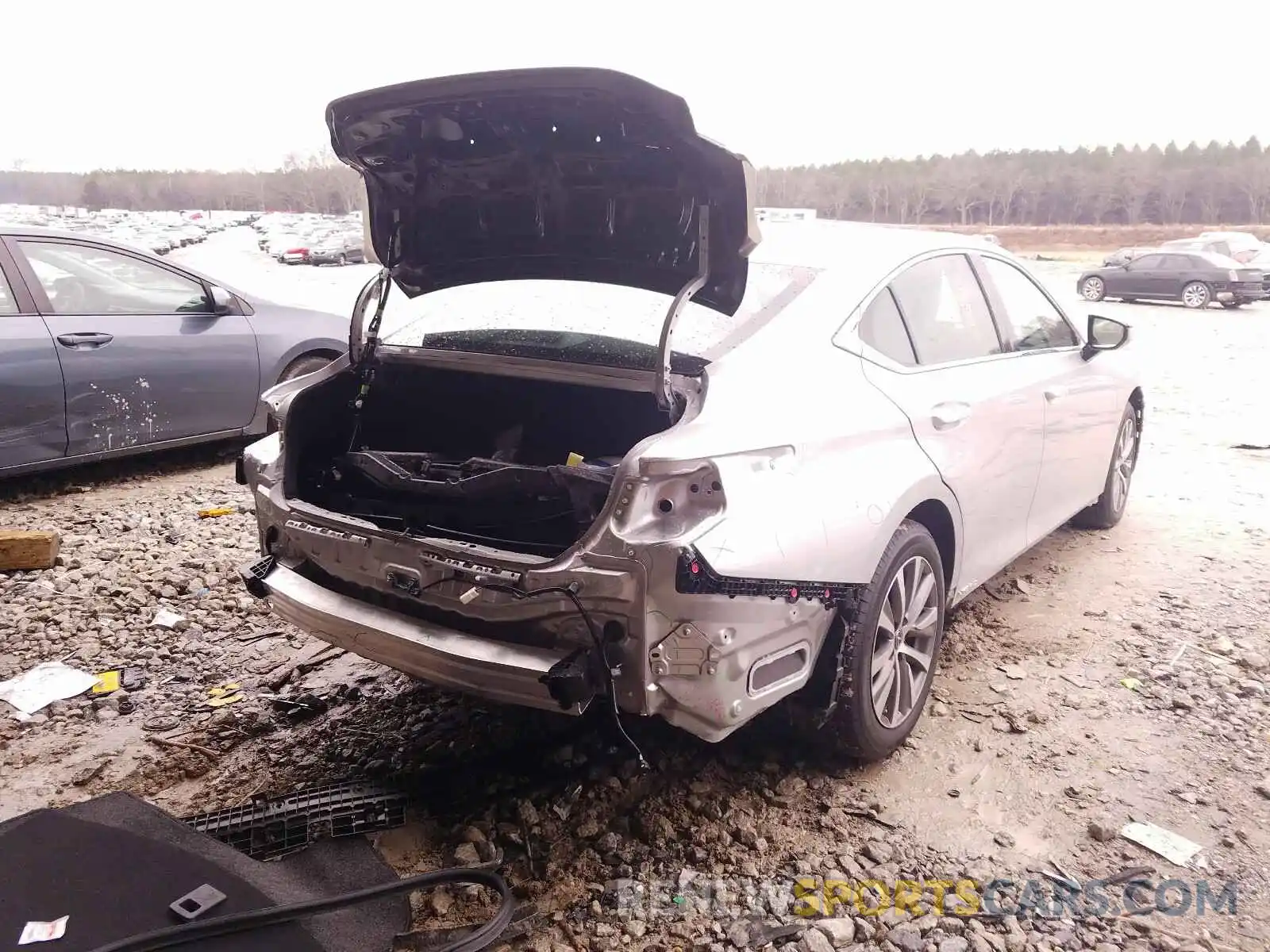 4 Photograph of a damaged car 58AD21B15LU006093 LEXUS ES300 2020