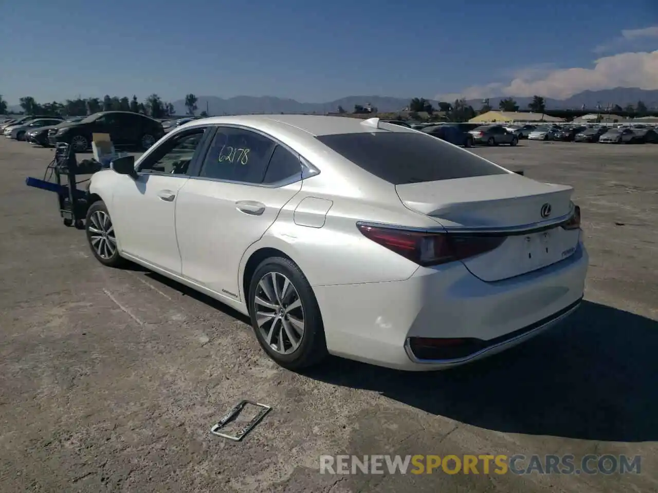 3 Photograph of a damaged car 58AD21B15LU010113 LEXUS ES300 2020