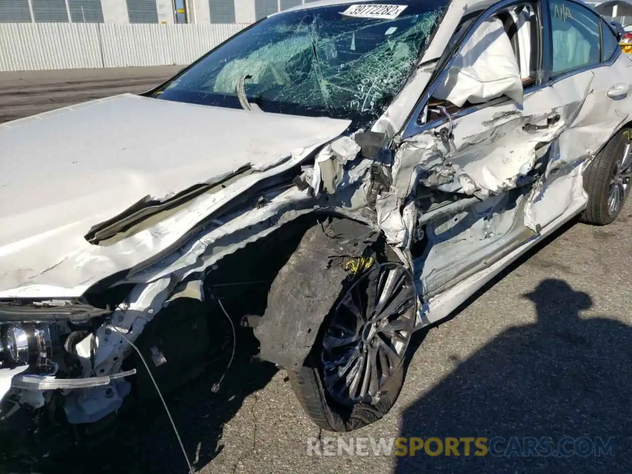 10 Photograph of a damaged car 58AD21B15LU010743 LEXUS ES300 2020