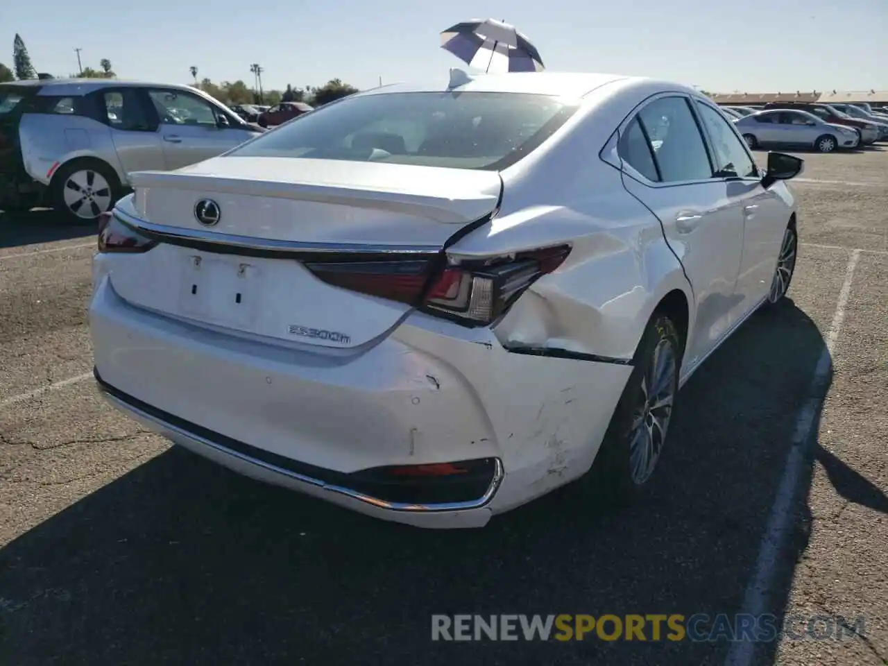 4 Photograph of a damaged car 58AD21B15LU010743 LEXUS ES300 2020