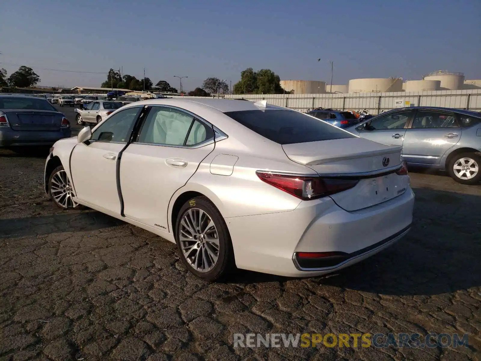 3 Photograph of a damaged car 58AD21B15LU012136 LEXUS ES300 2020