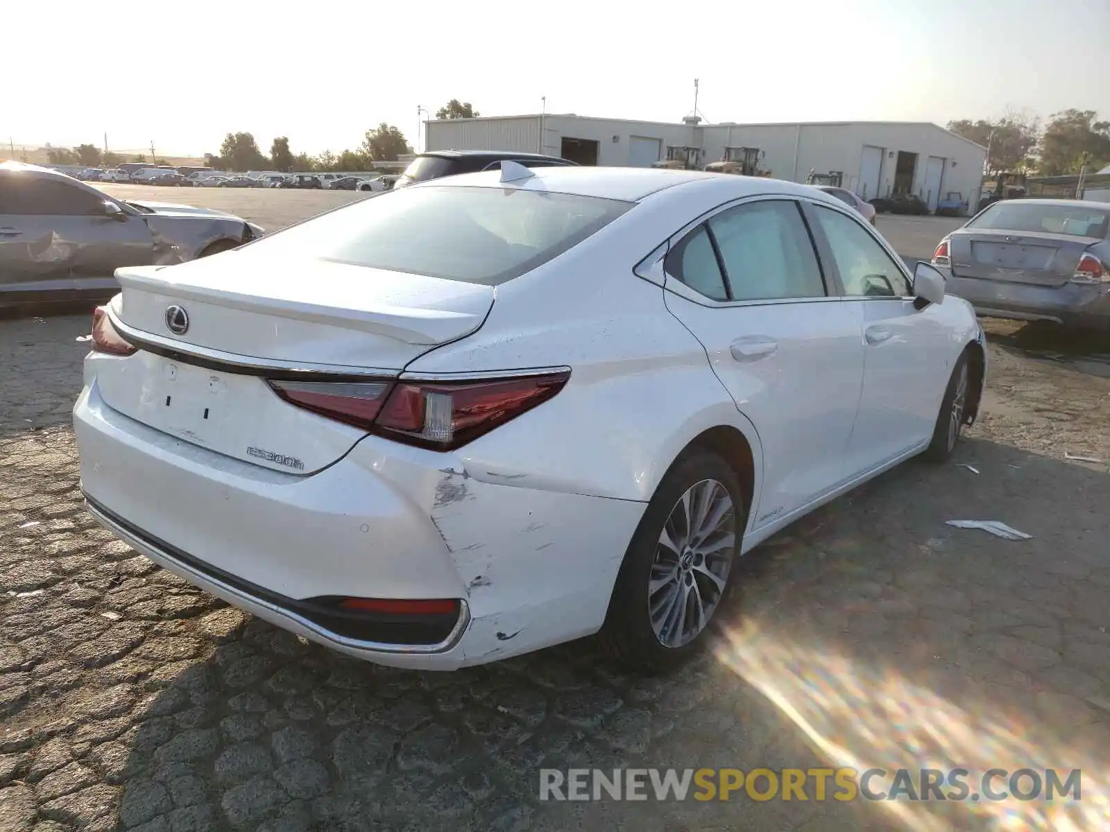 4 Photograph of a damaged car 58AD21B15LU012136 LEXUS ES300 2020