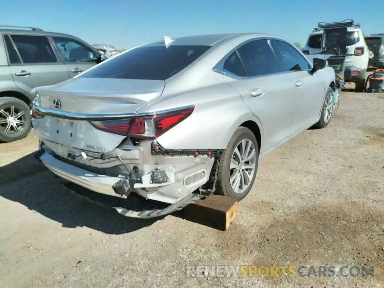 4 Фотография поврежденного автомобиля 58AD21B16LU005079 LEXUS ES300 2020