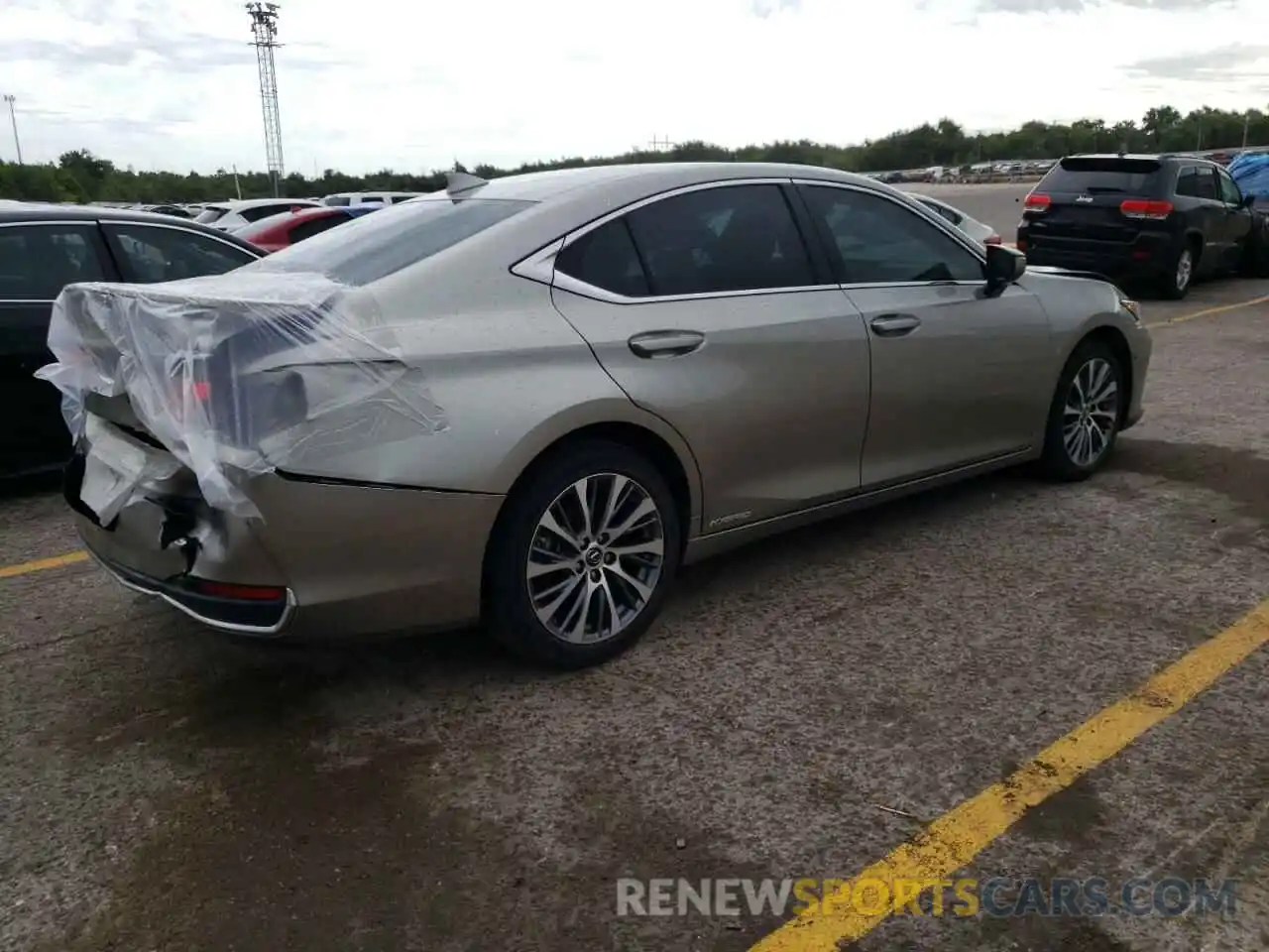 4 Photograph of a damaged car 58AD21B16LU005454 LEXUS ES300 2020