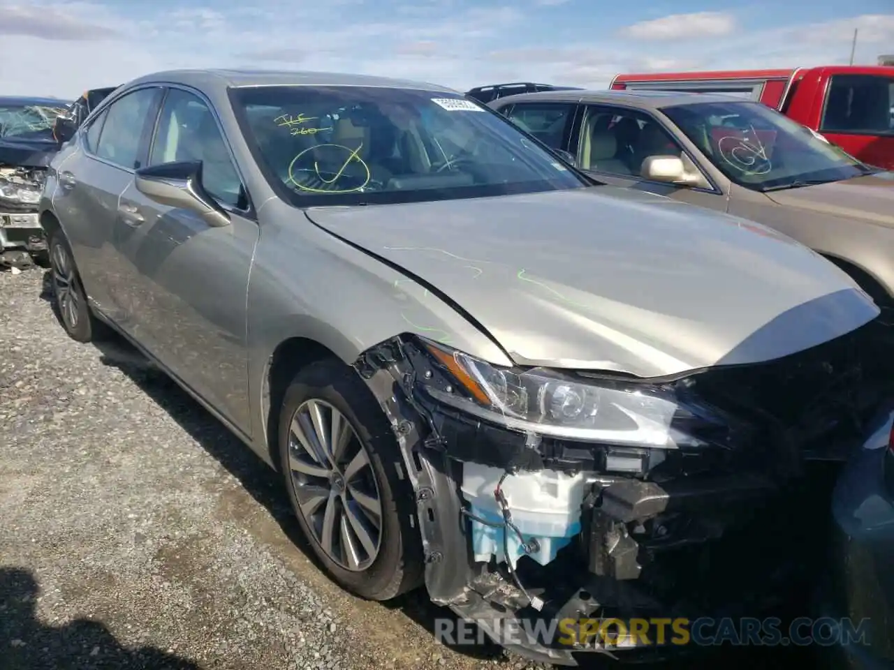 1 Photograph of a damaged car 58AD21B18LU004421 LEXUS ES300 2020