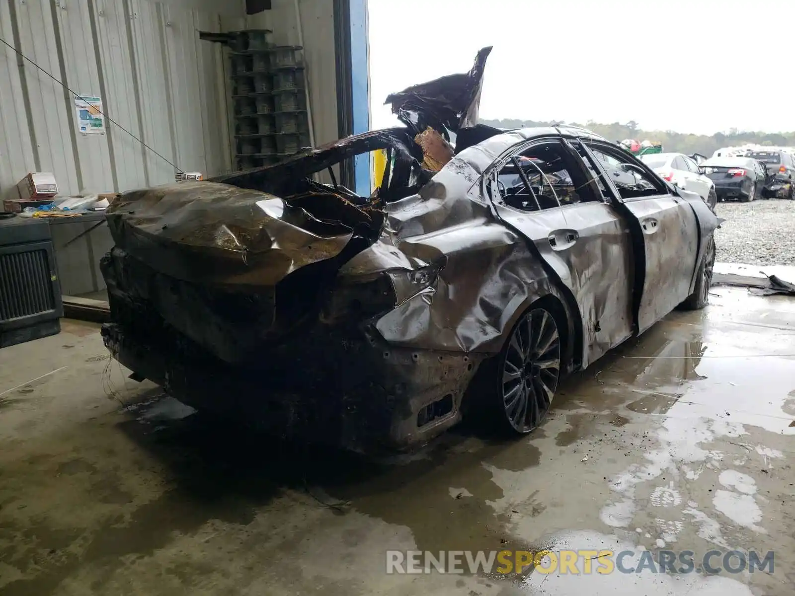 4 Photograph of a damaged car 58AD21B18LU004466 LEXUS ES300 2020