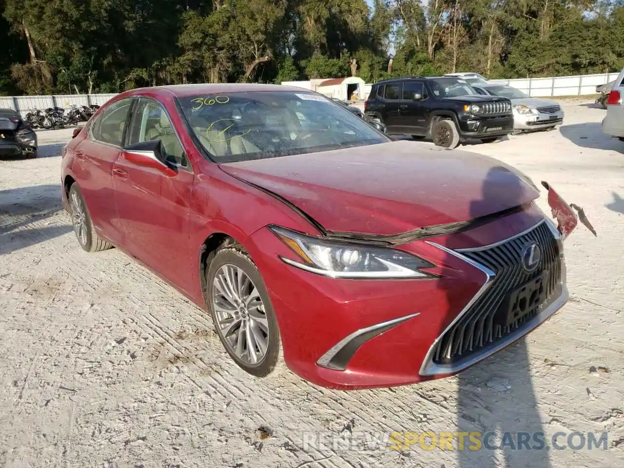 1 Photograph of a damaged car 58AD21B18LU008534 LEXUS ES300 2020