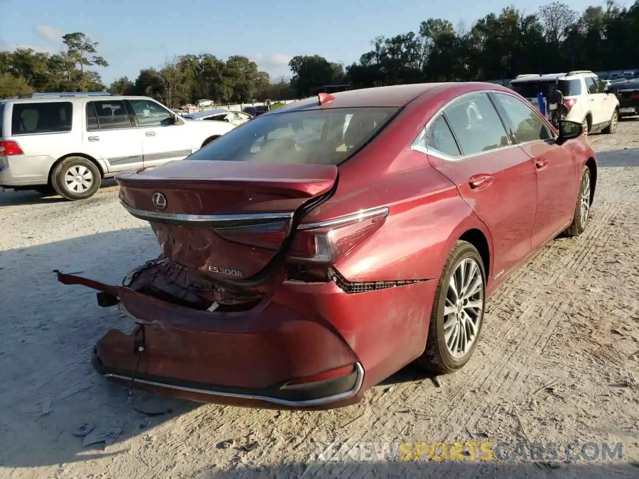 4 Photograph of a damaged car 58AD21B18LU008534 LEXUS ES300 2020