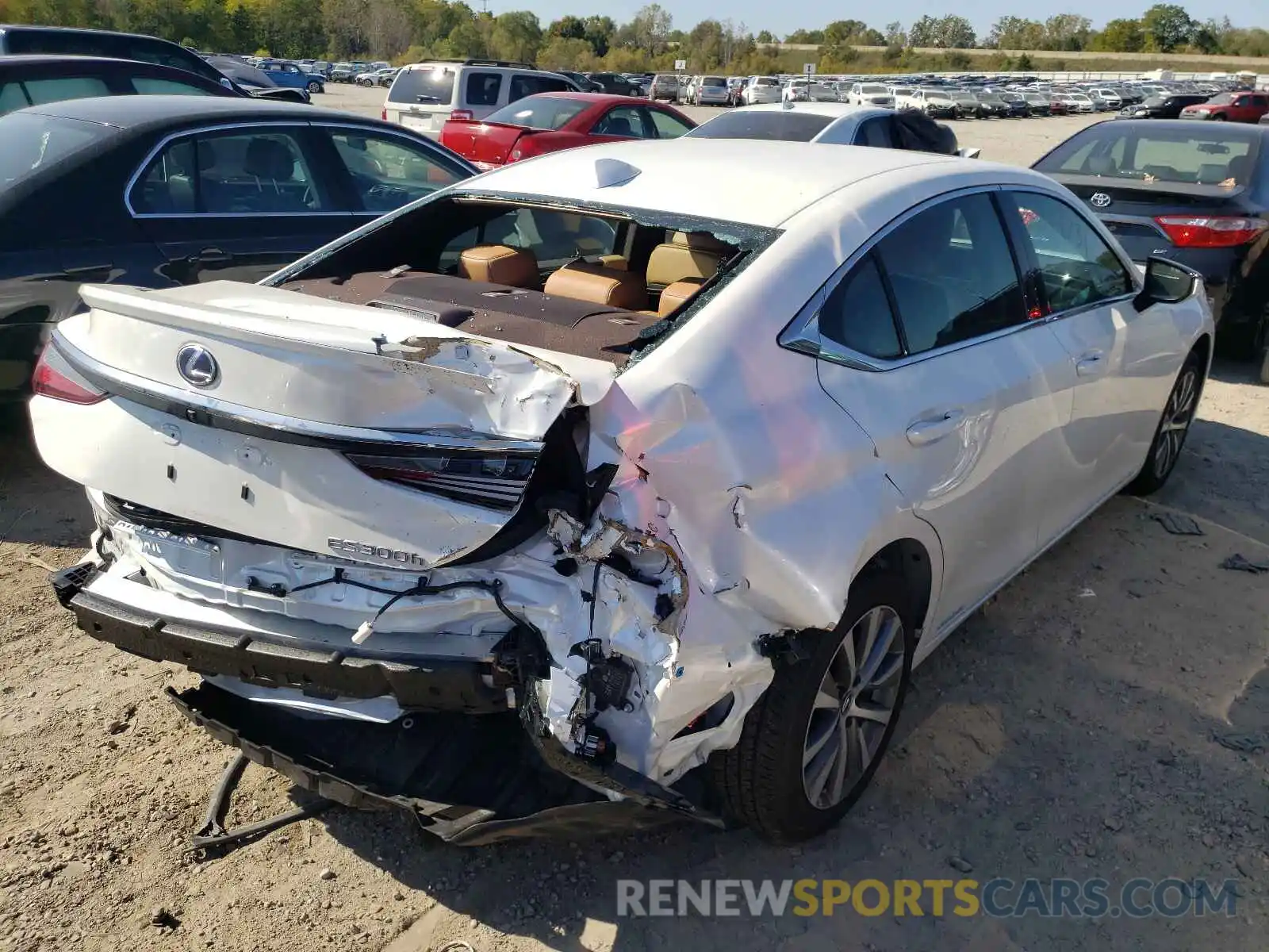 4 Photograph of a damaged car 58AD21B1XLU010236 LEXUS ES300 2020