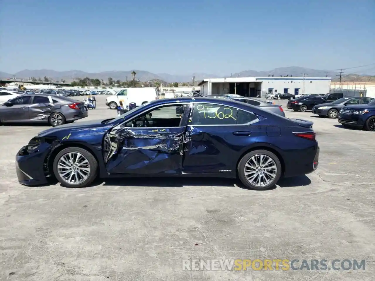 9 Photograph of a damaged car 58AD21B1XLU012133 LEXUS ES300 2020