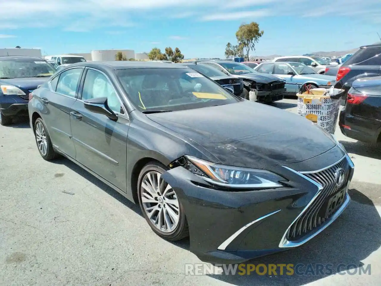 1 Photograph of a damaged car 58AD21B1XLU012519 LEXUS ES300 2020