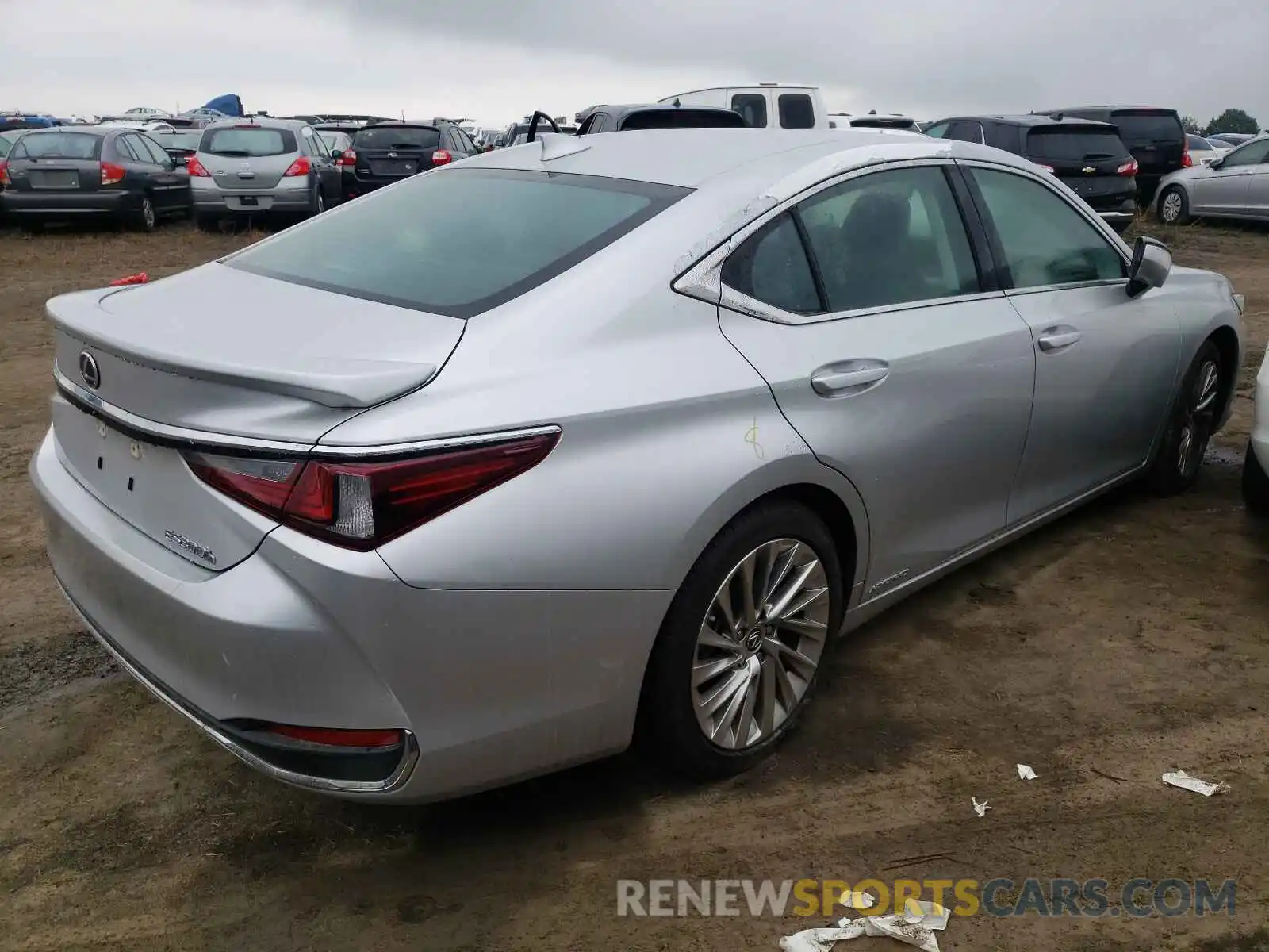 4 Photograph of a damaged car 58AE21B12LU011515 LEXUS ES300 2020