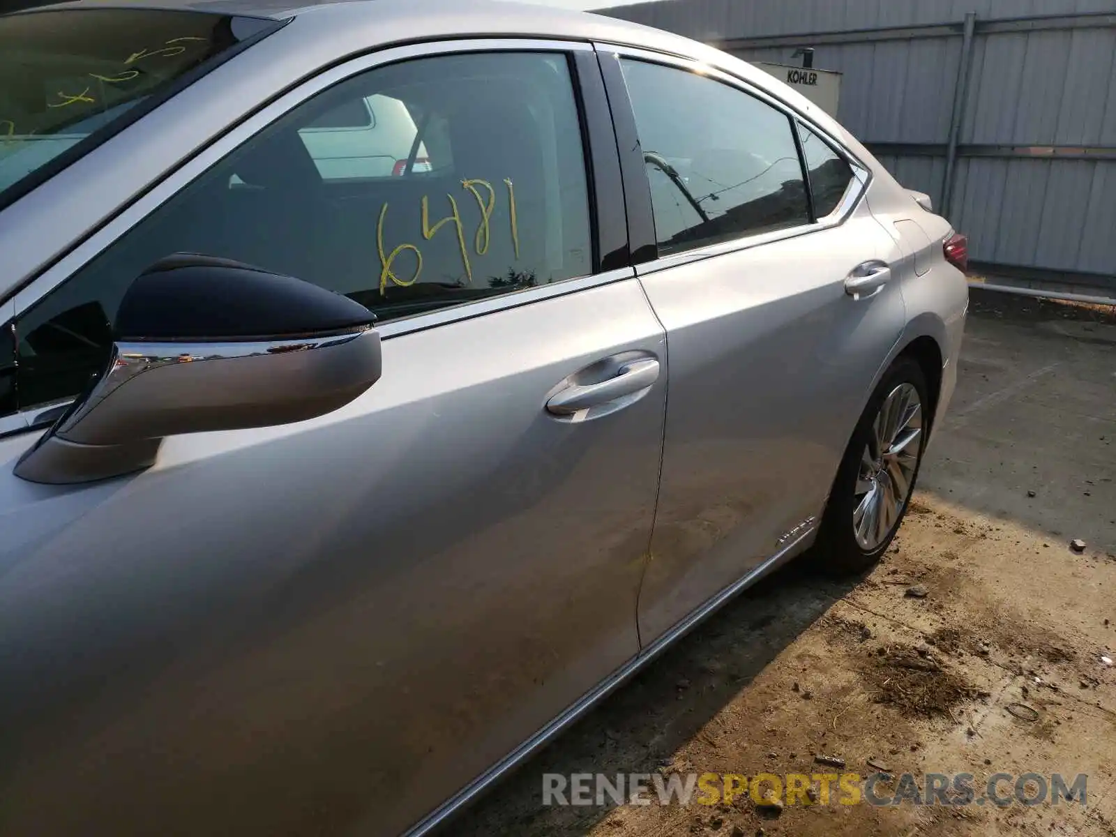 9 Photograph of a damaged car 58AE21B12LU011515 LEXUS ES300 2020