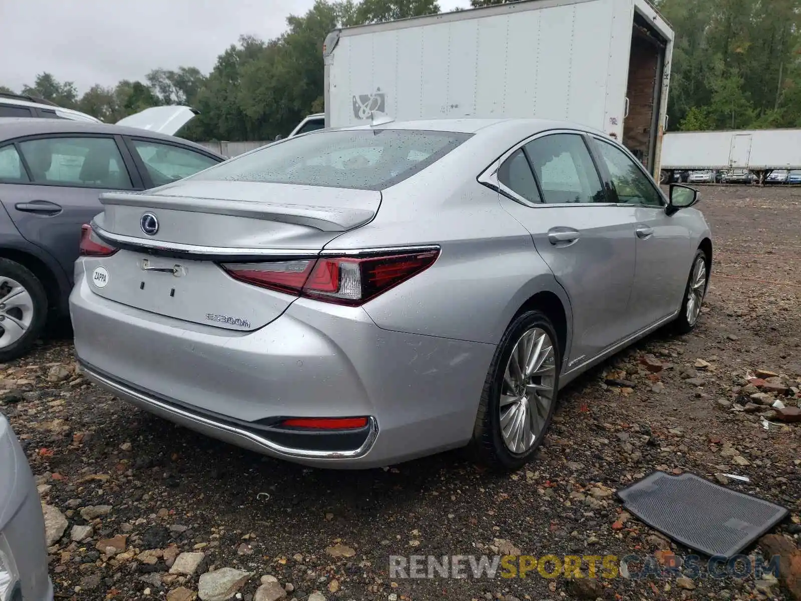 4 Photograph of a damaged car 58AE21B13LU007697 LEXUS ES300 2020