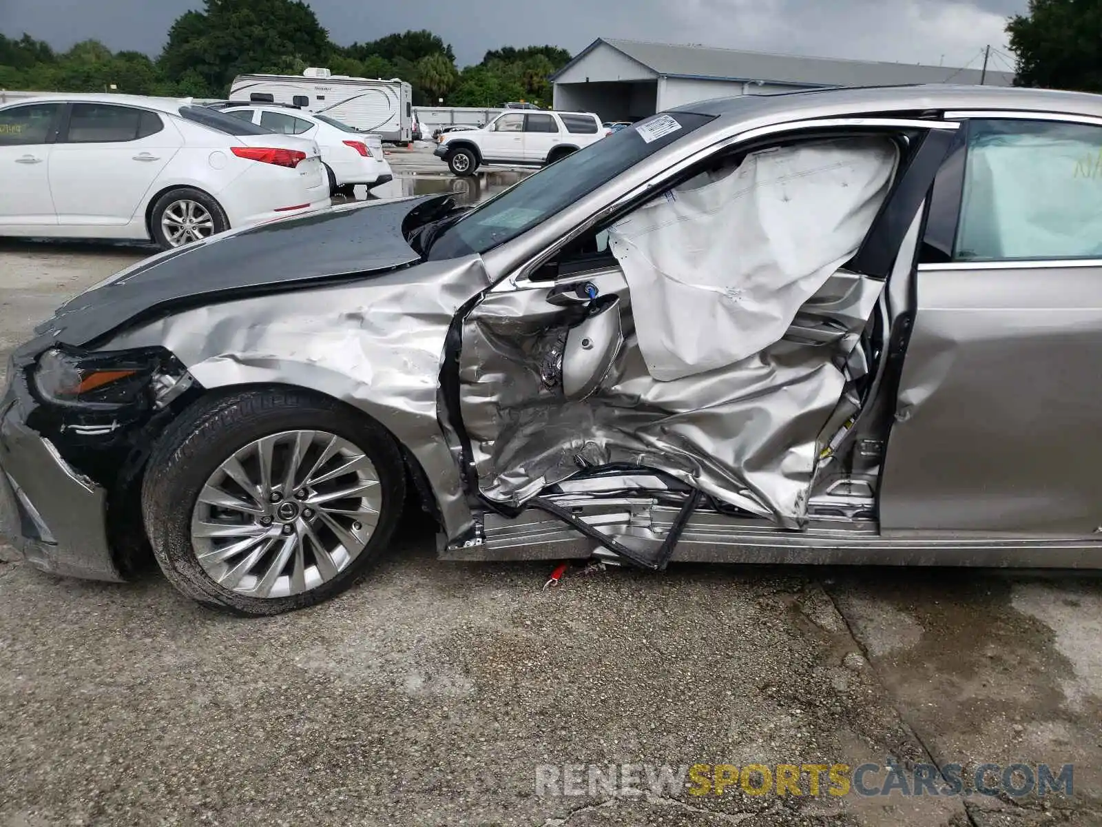 10 Photograph of a damaged car 58AE21B14LU008308 LEXUS ES300 2020