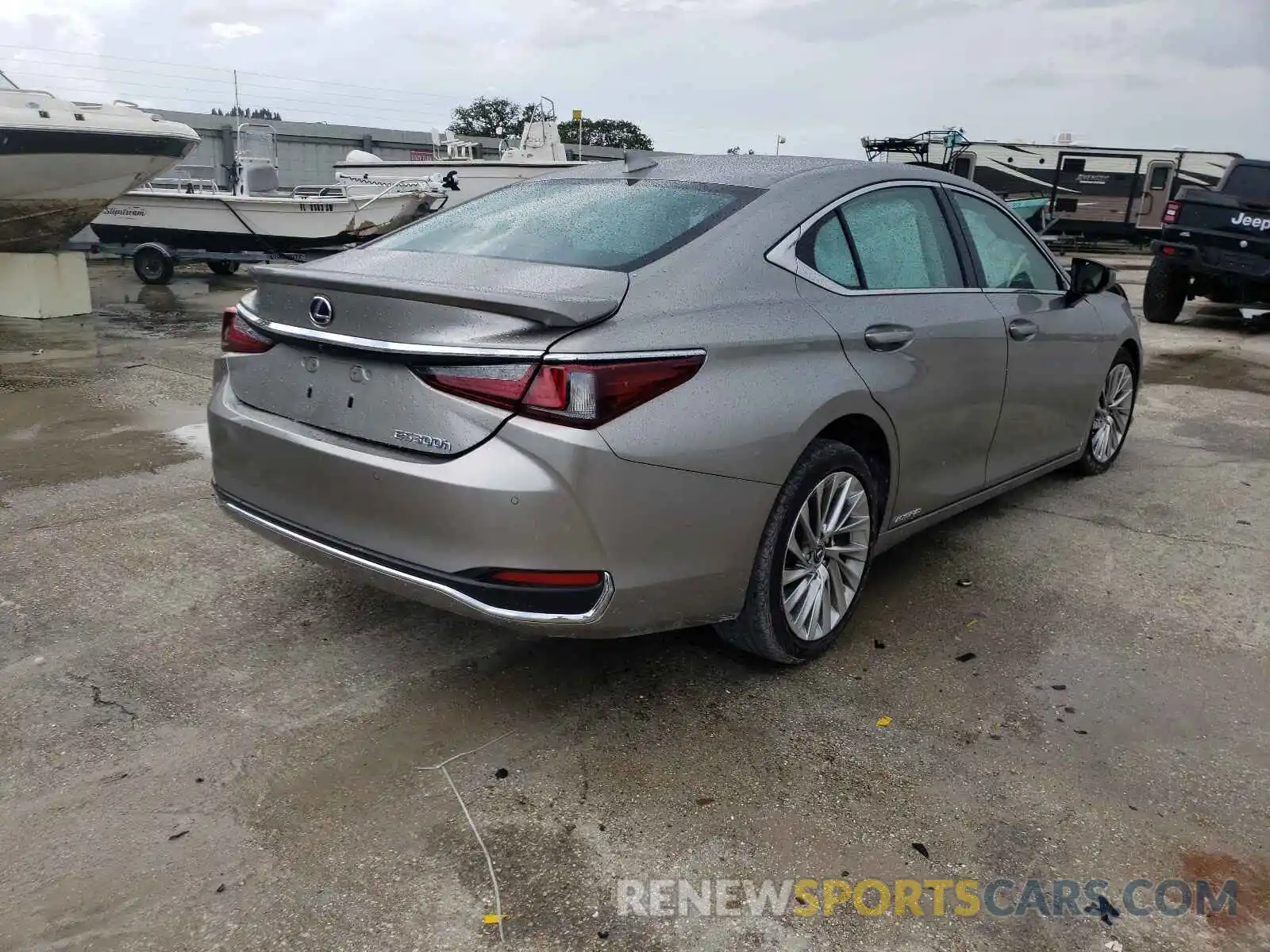 4 Photograph of a damaged car 58AE21B14LU008308 LEXUS ES300 2020