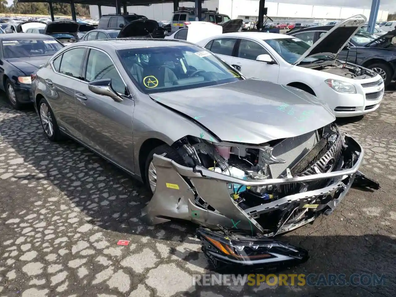 1 Photograph of a damaged car 58AE21B14LU010849 LEXUS ES300 2020