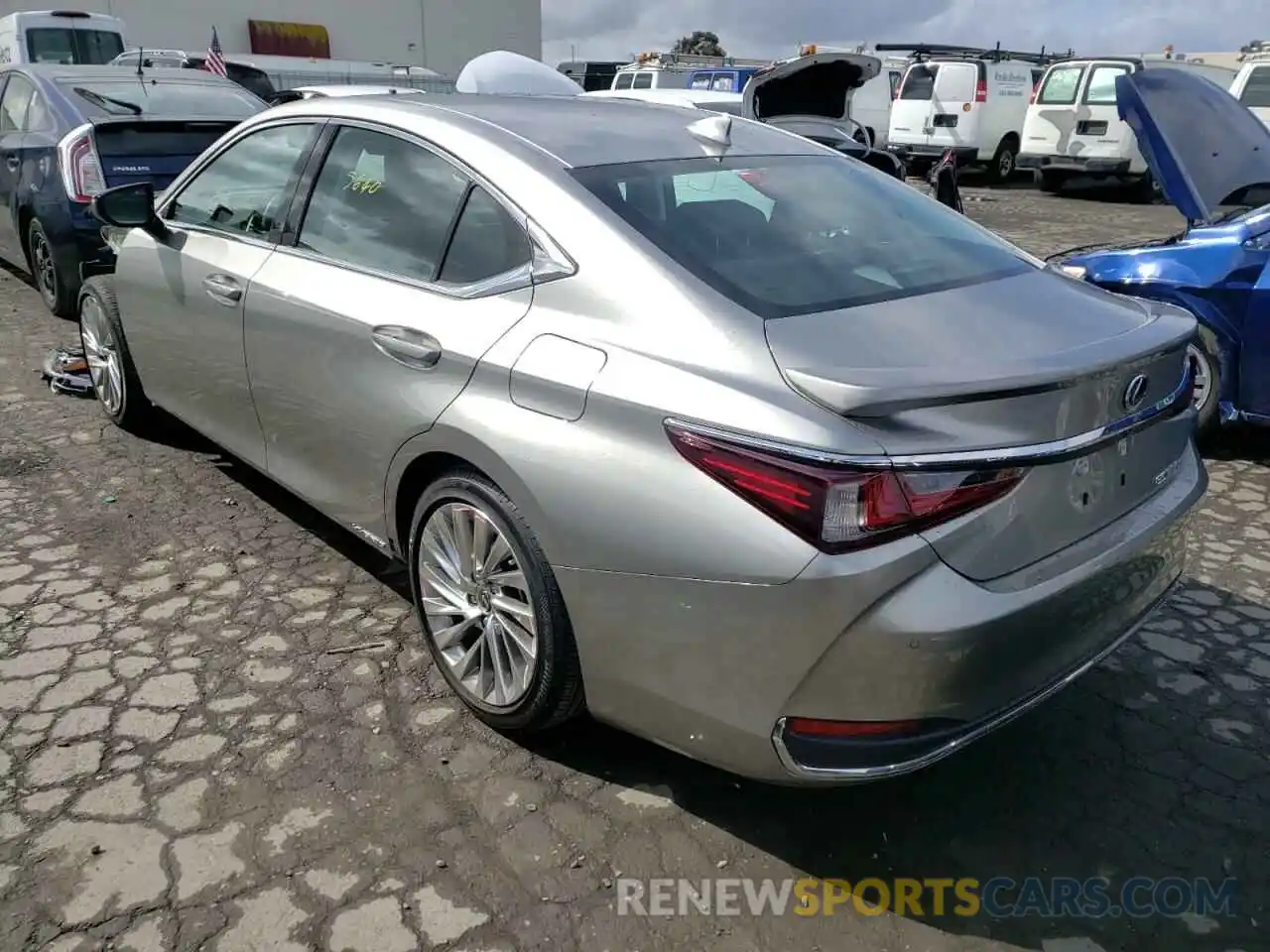 3 Photograph of a damaged car 58AE21B14LU010849 LEXUS ES300 2020