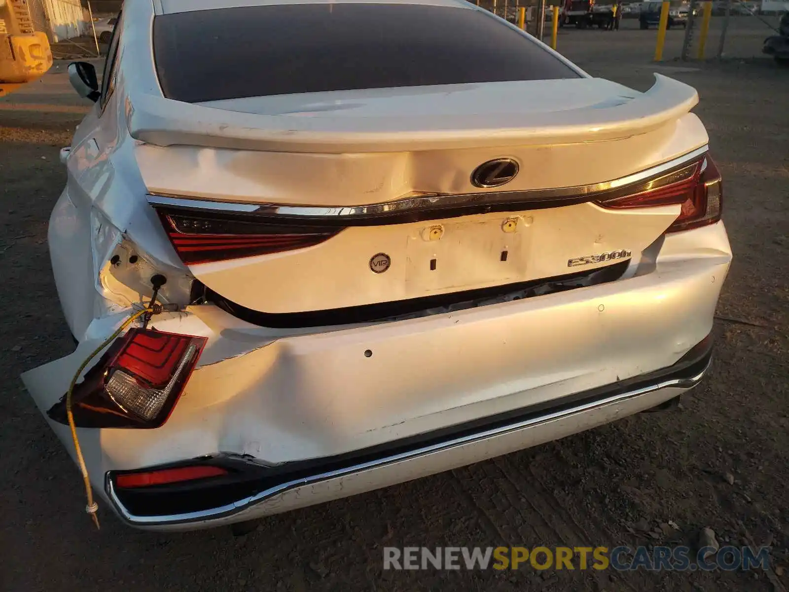 9 Photograph of a damaged car 58AE21B17LU011400 LEXUS ES300 2020