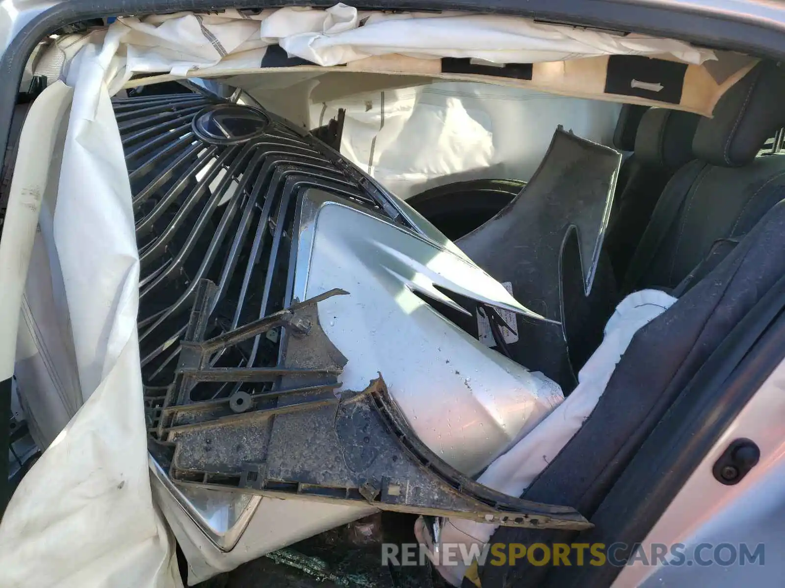 6 Photograph of a damaged car 58AE21B18LU006285 LEXUS ES300 2020