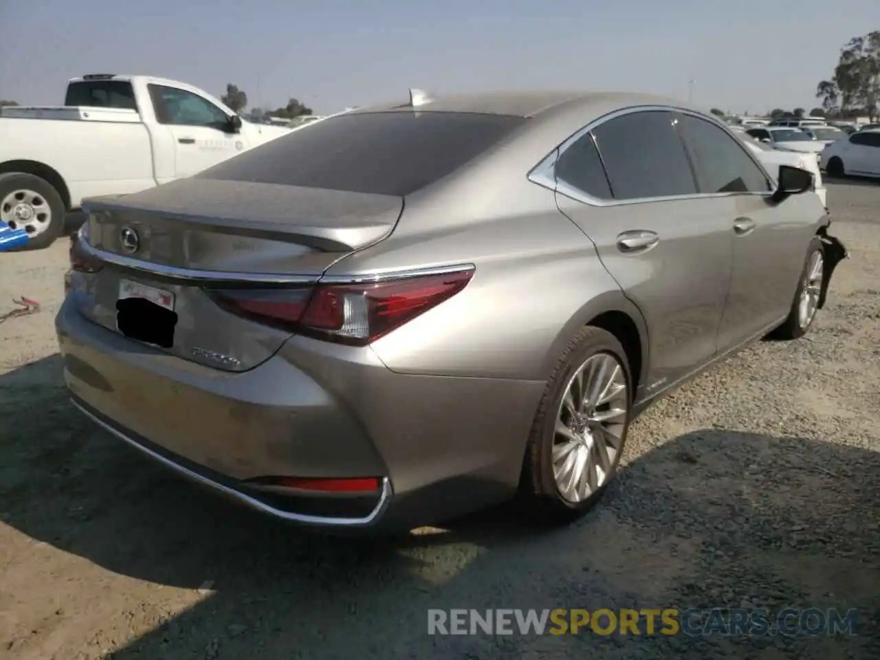 4 Photograph of a damaged car 58AE21B18LU007274 LEXUS ES300 2020