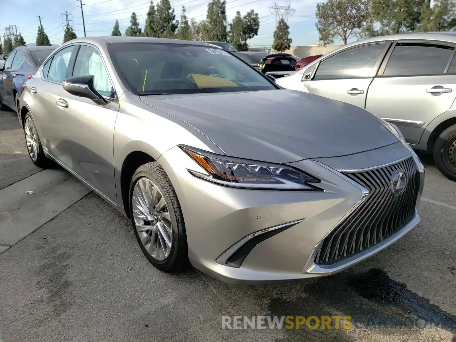 1 Photograph of a damaged car 58AE21B19LU006828 LEXUS ES300 2020