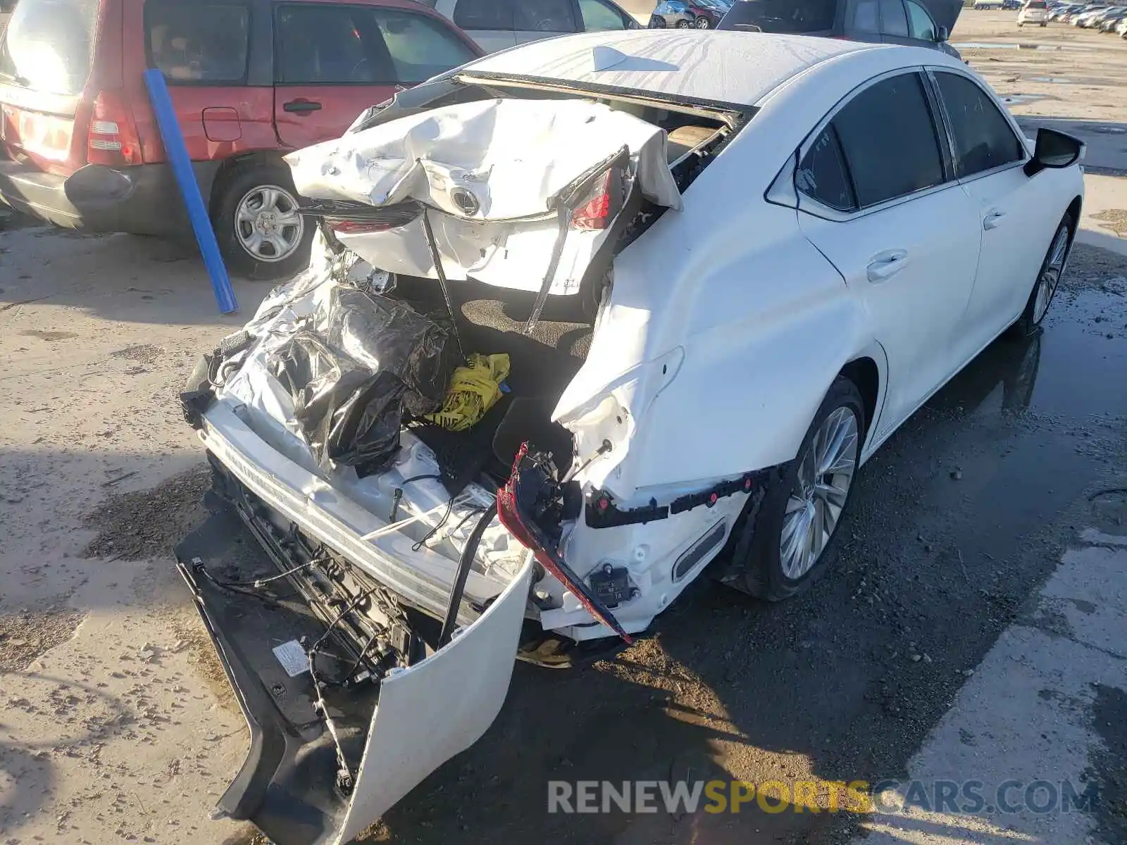 4 Photograph of a damaged car 58AF21B13LU005114 LEXUS ES300 2020