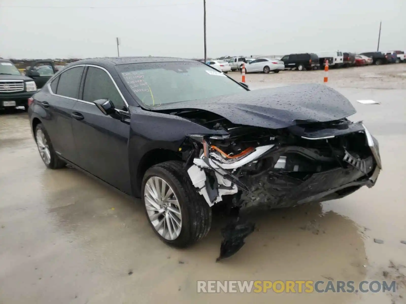 1 Photograph of a damaged car 58AF21B16LU008993 LEXUS ES300 2020