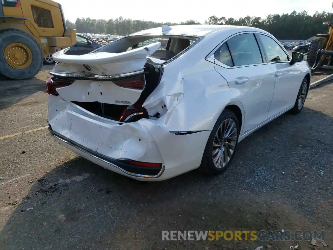 4 Photograph of a damaged car 58AF21B19LU010902 LEXUS ES300 2020