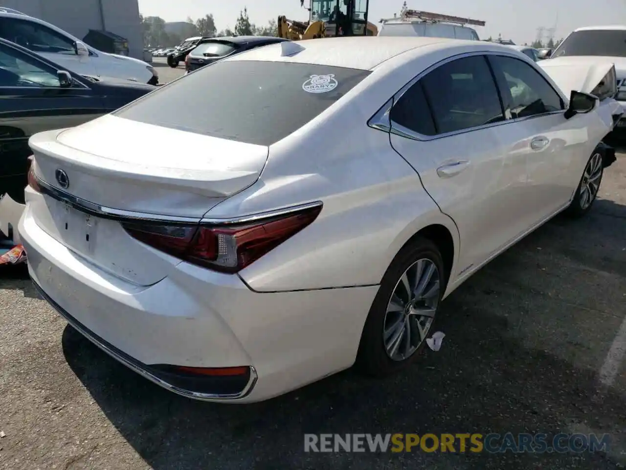 4 Photograph of a damaged car 58ACA1C11MU004811 LEXUS ES300 2021