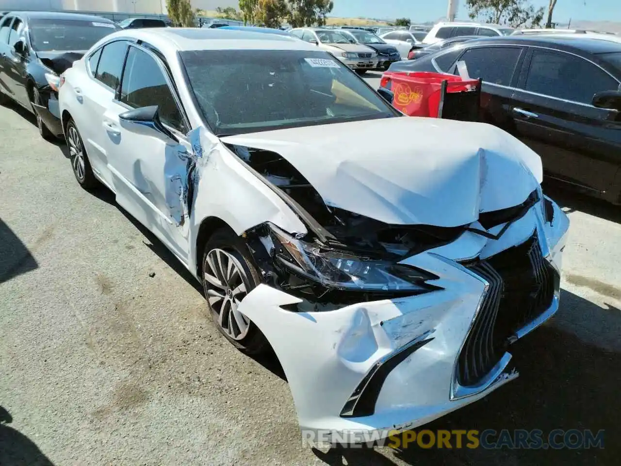 1 Photograph of a damaged car 58ACA1C11MU011533 LEXUS ES300 2021