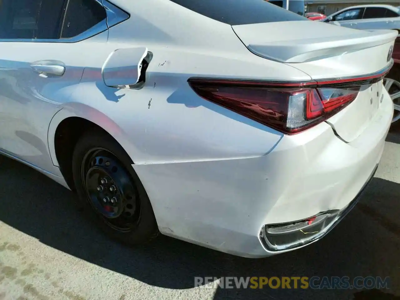 10 Photograph of a damaged car 58ACA1C11MU011533 LEXUS ES300 2021