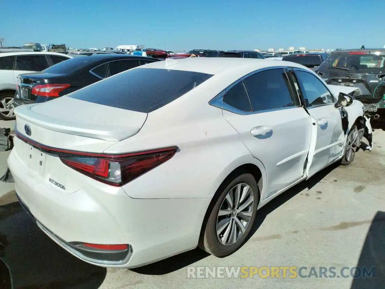 4 Photograph of a damaged car 58ACA1C11MU011533 LEXUS ES300 2021