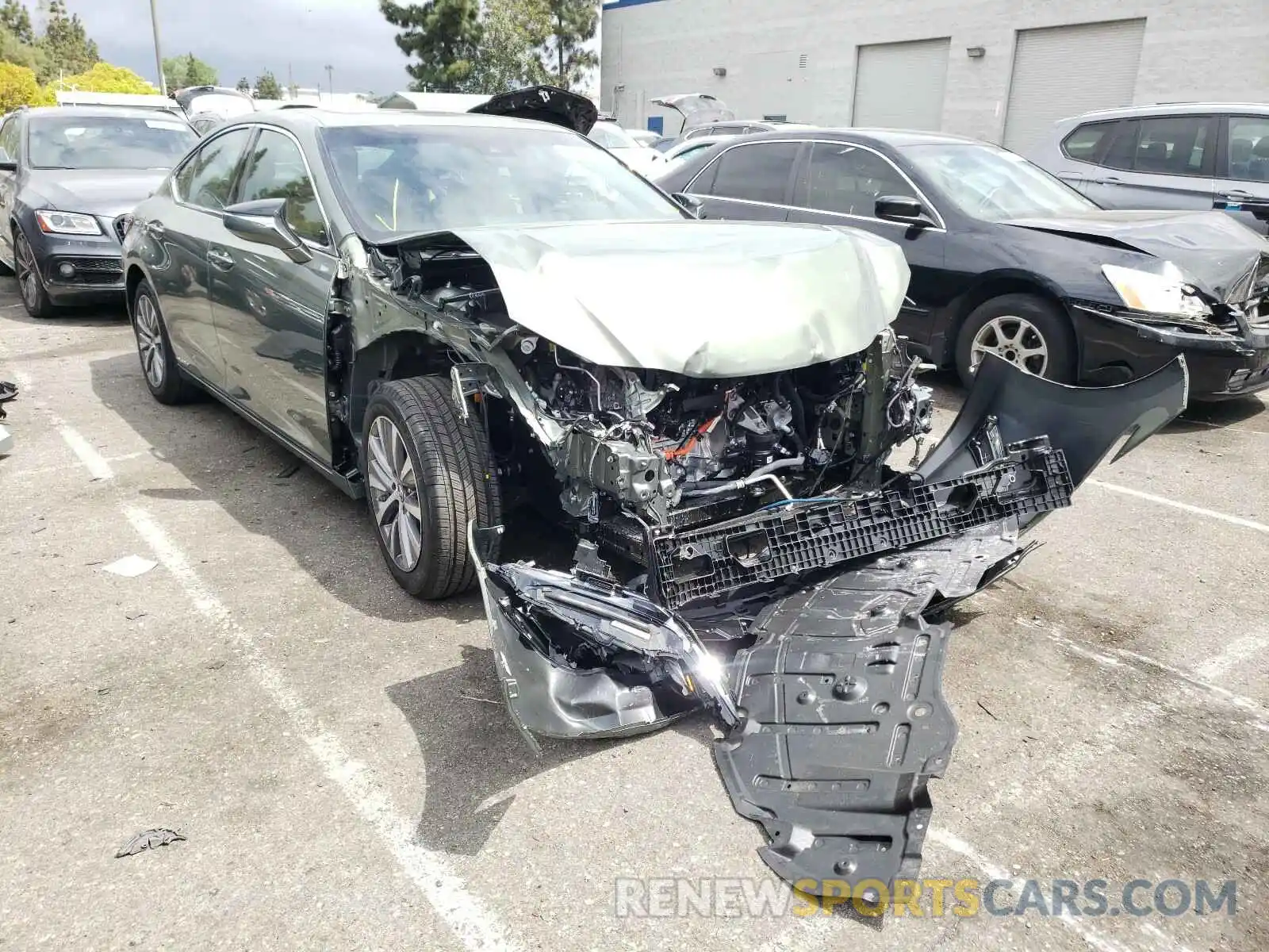 1 Photograph of a damaged car 58ACA1C12MU003747 LEXUS ES300 2021