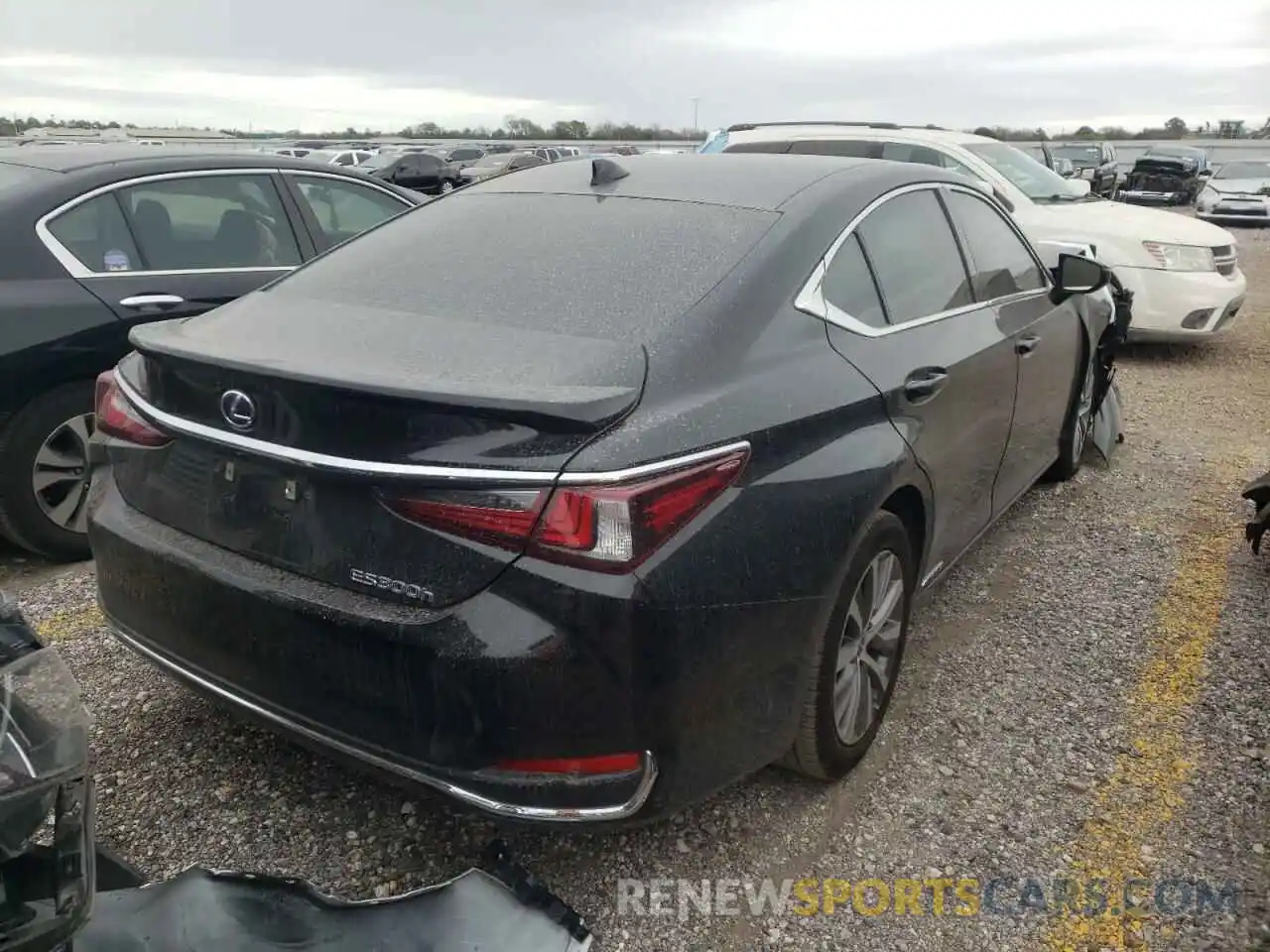 4 Photograph of a damaged car 58ACA1C15MU004973 LEXUS ES300 2021