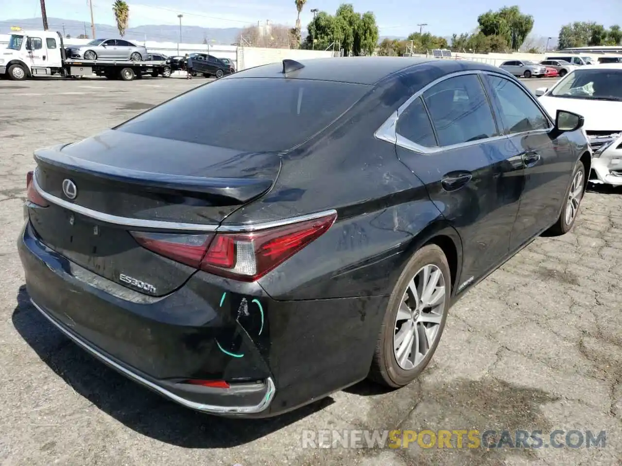 4 Photograph of a damaged car 58ACA1C18MU001209 LEXUS ES300 2021