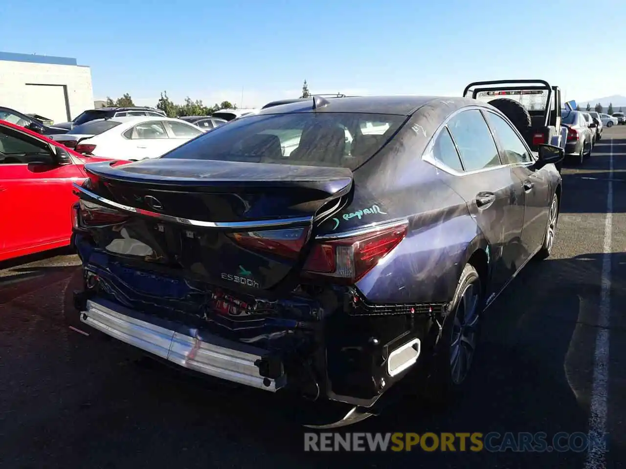 4 Photograph of a damaged car 58ACA1C18MU010458 LEXUS ES300 2021